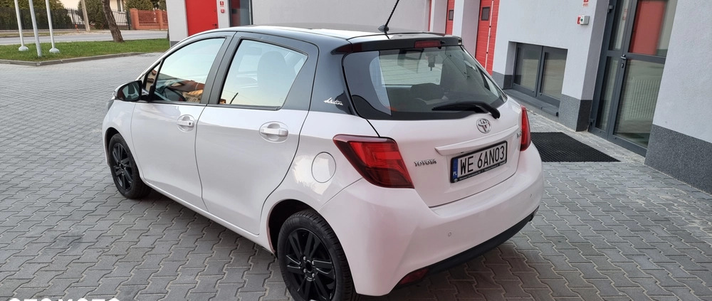 Toyota Yaris cena 28500 przebieg: 208000, rok produkcji 2015 z Warszawa małe 67